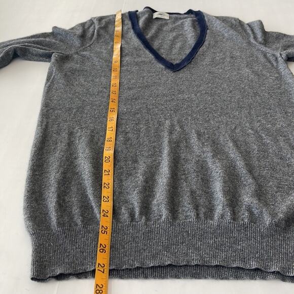 Wallace Cashmere and Lamb Wool Blend V Neck Sweater Women's SIZE Medium - Picture 3 of 6